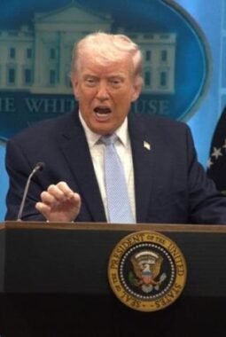Kapal Gas AS Ditembaki Iran, Trump Marah Besar