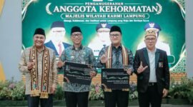 Gubernur Lampung, Rahmat Mirzani Djausal menyampaikan pentingnya kolaborasi seluruh elemen masyarakat dalam membangun Provinsi Lampung menuju daerah yang maju dan berdaya saing.[]