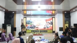 Polres Mesuji menggelar acara syukuran dalam rangka memperingati Hari Bhayangkara Ke 80 Tahun 2026, kegiatan berlangsung di Aula Tribrata Endra Dharma Laksana, rabu (01/07/26)[Na].