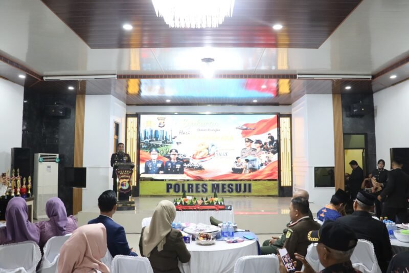Polres Mesuji menggelar acara syukuran dalam rangka memperingati Hari Bhayangkara Ke 80 Tahun 2026, kegiatan berlangsung di Aula Tribrata Endra Dharma Laksana, rabu (01/07/26)[Na].