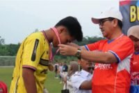Pemerintah Kabupaten Lampung Utara secara resmi menutup Football Festival Bupati Cup Tahun 2026 kategori usia 13, 16 dan 17 tahun di Lapangan Sepak Bola Kimal Lampung, Kecamatan Kotabumi Utara, Rabu 1 Juli 2026.[Ra].