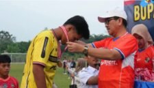 Pemerintah Kabupaten Lampung Utara secara resmi menutup Football Festival Bupati Cup Tahun 2026 kategori usia 13, 16 dan 17 tahun di Lapangan Sepak Bola Kimal Lampung, Kecamatan Kotabumi Utara, Rabu 1 Juli 2026.[Ra].