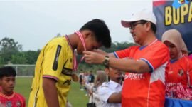 Pemerintah Kabupaten Lampung Utara secara resmi menutup Football Festival Bupati Cup Tahun 2026 kategori usia 13, 16 dan 17 tahun di Lapangan Sepak Bola Kimal Lampung, Kecamatan Kotabumi Utara, Rabu 1 Juli 2026.[Ra].