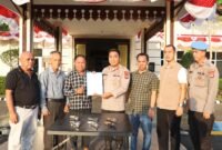 Enam Tokoh masyarakat Dusun Talang Gunung, Desa Talang Batu, Kecamatan Mesuji Timur, Kabupaten Mesuji dengan sukarela menyerahkan Enam Pucuk Senjata Api Rakitan berbagai jenis tanpa amunisi.[Na]