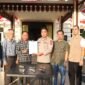 Enam Tokoh masyarakat Dusun Talang Gunung, Desa Talang Batu, Kecamatan Mesuji Timur, Kabupaten Mesuji dengan sukarela menyerahkan Enam Pucuk Senjata Api Rakitan berbagai jenis tanpa amunisi.[Na]