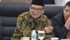 Anggota Komisi X DPR RI Abdul Fikri Faqih menegaskan bahwa peningkatan kesejahteraan dosen merupakan faktor penting untuk mendukung pelaksanaan tugas pendidikan, penelitian, dan pengabdian kepada masyarakat secara optimal.[Hs]