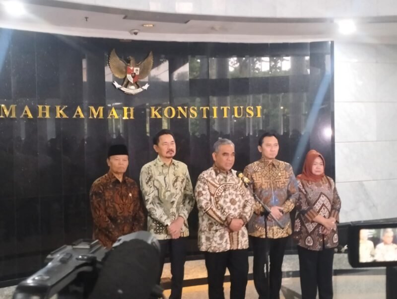 Ketua MPR RI H. Ahmad Muzani bersama para Wakil Ketua MPR RI, Rusdi Kirana, S.E., Dr. H.M. Hidayat Nur Wahid, M.A., dan Dr. H. Edhie Baskoro Yudhoyono, B.Com., menggelar Silaturahmi Kebangsaan dengan Pimpinan Mahkamah Konstitusi Republik Indonesia di Gedung Mahkamah Konstitusi, Jakarta, Rabu (8/7/2026).[De]