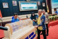 Pemerintah Provinsi Lampung terus mendorong penguatan koperasi sebagai salah satu pilar peningkatan kesejahteraan aparatur sipil negara (ASN) melalui pembukaan Rapat Anggota Tahunan (RAT) Koperasi Pegawai Republik Indonesia (KPRI) Saptawa Provinsi Lampung Tahun Buku 2025 yang digelar di Gedung Pusiban, Kamis (9/7/2026).[De]