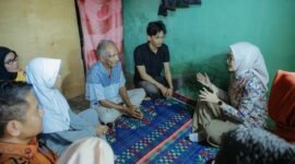 Wakil Gubernur Lampung Jihan Nurlela mengunjungi rumah calon siswa Sekolah Rakyat Menengah Atas Provinsi Lampung di Kelurahan Imopuro, Kecamatan Metro Pusat, Kamis (9/7/2026).[De]