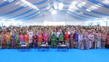Turut meriahkan peringatan HUT Dekranas ke-46 , Ketua Dewan Kerajinan Nasional Daerah (Dekranasda) Provinsi Lampung, Batin Wulan, menghadiri puncak peringatan Hari Ulang Tahun (HUT) ke-46 Dewan Kerajinan Nasional (Dekranas) di Trans Studio Mall (TSM) Makassar, Jumat (10/7). Kehadirannya didampingi jajaran Dekranasda kabupaten/kota se-Provinsi Lampung.[]