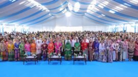 Turut meriahkan peringatan HUT Dekranas ke-46 , Ketua Dewan Kerajinan Nasional Daerah (Dekranasda) Provinsi Lampung, Batin Wulan, menghadiri puncak peringatan Hari Ulang Tahun (HUT) ke-46 Dewan Kerajinan Nasional (Dekranas) di Trans Studio Mall (TSM) Makassar, Jumat (10/7). Kehadirannya didampingi jajaran Dekranasda kabupaten/kota se-Provinsi Lampung.[]