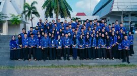 Pemerintah Provinsi Lampung mengajak seluruh elemen untuk memperkuat kolaborasi berlandaskan semangat gotong royong dan kekeluargaan dalam mendukung program strategis nasional. Guna mewujudkan tujuan tersebut, Sekretaris Daerah Provinsi Lampung, Marindo mendorong Aparatur Sipil Negara (ASN) untuk mengambil peran aktif sebagai motor penggerak perubahan, inovasi, dan pelayanan yang profesional.[De]