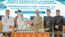 Gubernur Lampung Rahmat Mirzani Djausal mengajak seluruh pemangku kepentingan di Kabupaten Pesawaran memperkuat kolaborasi untuk meningkatkan kualitas sumber daya manusia (SDM), mempercepat inovasi, dan mendorong pembangunan yang berdampak langsung bagi masyarakat.[De]
