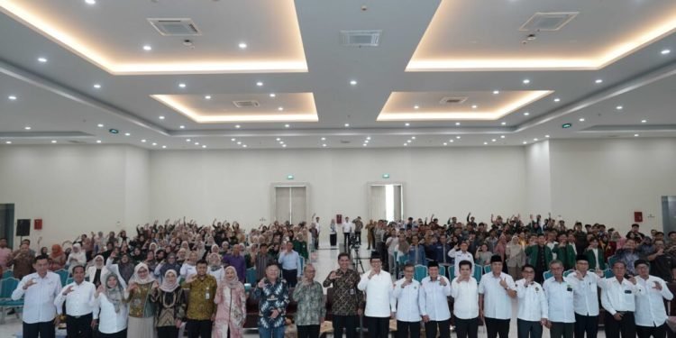 Otoritas Jasa Keuangan (OJK) bekerja sama dengan Fakultas Ekonomi dan Bisnis Islam (FEBI) Universitas Islam Negeri (UIN) Raden Intan Lampung (RIL) menggelar Sosialisasi Perdagangan Karbon di Bursa Karbon di Ballroom UIN RIL, Senin (18/05/2026).[De]