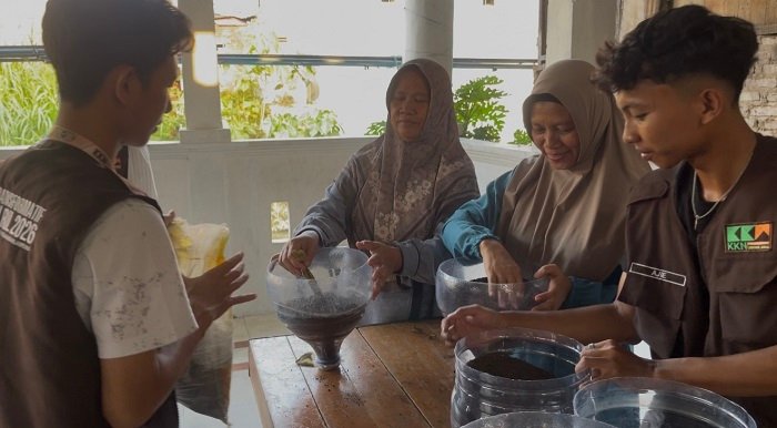 Akuaponik Galon Bekas untuk budidaya Lele dan Kangkung [DE]