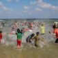 
Anak-anak bermain dalam sebuah acara renang yang diikuti oleh sekitar 1.300 anak di sebuah pantai di Khan Younis, Jalur Gaza selatan, pada 21 Agustus 2026. (Xinhua)
