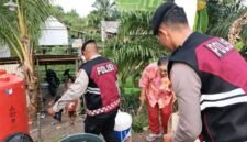 Bagi-bagi Air di Musim Kemarau [Nr]