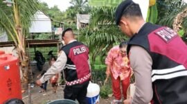 Bagi-bagi Air di Musim Kemarau [Nr]