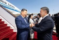 Presiden Tiongkok Xi Jinping tiba di Bishkek untuk menghadiri Konferensi Tingkat Tinggi (KTT) Organisasi Kerja Sama Shanghai (Shanghai Cooperation Organization/SCO) 2026 dan melakukan kunjungan kenegaraan ke Kirgizstan atas undangan Presiden Kirgizstan Sadyr Japarov pada 30 Agustus 2026. (Xinhua)