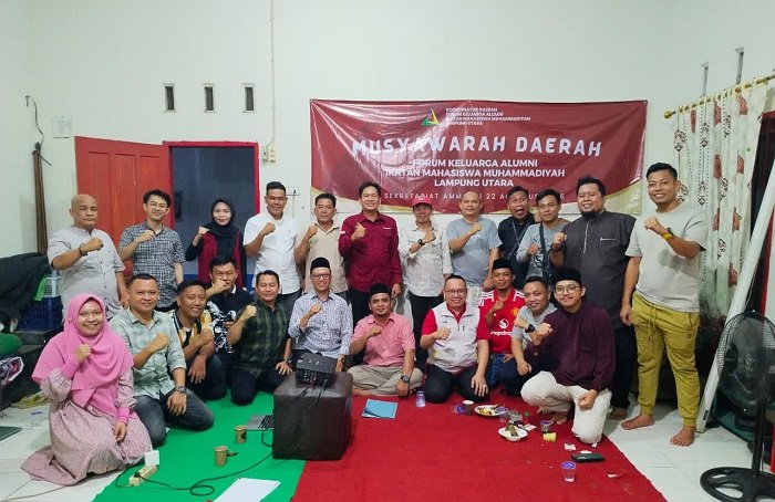 DR Suwardi Formatur Terpilih Musda FOKAL IMM Lampung Utara bersama anggota FOKAL lainnya [RA}