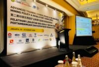 Direktur Jenderal Mineral dan Batubara Kementerian Energi dan Sumber Daya Mineral (ESDM) Republik Indonesia Tri Winarno menyampaikan sambutan dalam Pelatihan Lanjutan Sesi Kedua tentang Kebijakan Pertambangan dan Kepatuhan Regulasi di Indonesia yang diselenggarakan di Jakarta. (ESDM)