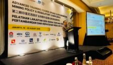 Direktur Jenderal Mineral dan Batubara Kementerian Energi dan Sumber Daya Mineral (ESDM) Republik Indonesia Tri Winarno menyampaikan sambutan dalam Pelatihan Lanjutan Sesi Kedua tentang Kebijakan Pertambangan dan Kepatuhan Regulasi di Indonesia yang diselenggarakan di Jakarta. (ESDM)