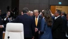 Donal Trump ngaku dirinya harus berganti pesawat di Turkiye. Karena sds ancaman [xin]