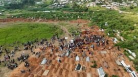 Foto dari udara yang diabadikan menggunakan drone pada 23 Juni 2026 ini menunjukkan sebuah area pemakaman di dekat Bunia, Provinsi Ituri, Republik Demokratik Kongo. (Xin)