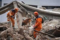 Pasukan Evakuasi Gempa Korban Kolombia [xin]