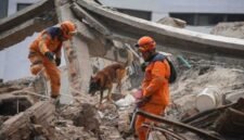 Pasukan Evakuasi Gempa Korban Kolombia [xin]