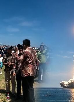 Lampung-1 Mengorbit; Tidak Hanya Ikut-Ikutan