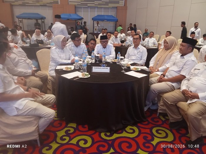 Gubernur Mirza saat Membuka Bimtek DPRD [Rm]