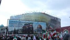 Orang-orang menghadiri upacara pemakaman seorang komandan Korps Garda Revolusi Islam (Islamic Revolutionary Guard Corps/IRGC), yang tewas akibat serangan AS-Israel, di Teheran, Iran, pada 1 April 2026. (Xin)