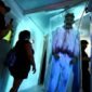 Sejumlah pengunjung mengabadikan foto pada malam pembukaan Halloween Horror Nights 2024 di Universal Studios Hollywood di Los Angeles, California, Amerika Serikat, pada 5 September 2024. (Xin)
