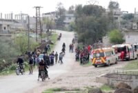 
Sejumlah ambulans terlihat di jalur masuk Kota Koayiah di Daraa, Suriah selatan, pada 25 Maret 2025. Enam warga sipil tewas dan beberapa lainnya luka-luka setelah pasukan Israel menggempur Kota Koayiah di Daraa pada Selasa (25/3), demikian menurut otoritas urusan luar negeri Suriah. (Xinhua)