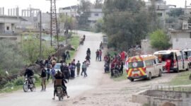 
Sejumlah ambulans terlihat di jalur masuk Kota Koayiah di Daraa, Suriah selatan, pada 25 Maret 2025. Enam warga sipil tewas dan beberapa lainnya luka-luka setelah pasukan Israel menggempur Kota Koayiah di Daraa pada Selasa (25/3), demikian menurut otoritas urusan luar negeri Suriah. (Xinhua)