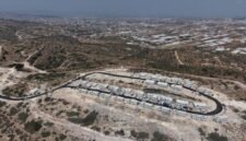 Foto dari udara yang diabadikan menggunakan drone pada 13 Agustus 2026 ini memperlihatkan permukiman Ganim di Tepi Barat. (Xinhua)