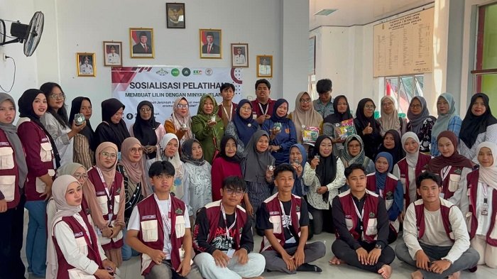 KKN UIN RIL di Kupang Kota Bandarlampung Ubah Jelantah Jadi Lilin [eko]