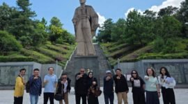 Rombongan Jaringan Media Siber Indonesia (JMSI) yang sempat berkunjung medio Juli 2026 bersama Ketua Umum Dr Teguh Santosa Dibawah Prasati Chen Ho di Kunming