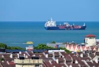 Foto yang diabadikan pada 18 Juni 2023 ini memperlihatkan pemandangan Selat Malaka sebagaimana terlihat dari Malaka, Malaysia. (Xin)