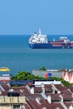 USS Abraham Lincoln ‘Oleng’, AS Kerahkan Kapal Induk Baru ke Timur Tengah