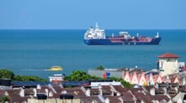 Foto yang diabadikan pada 18 Juni 2023 ini memperlihatkan pemandangan Selat Malaka sebagaimana terlihat dari Malaka, Malaysia. (Xin)