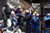 Korban Gempa Kolombia dan Tim Penyelamat [xin]