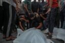 Sejumlah warga Palestina berduka atas kematian para korban akibat serangan udara Israel yang menghantam sebuah kafe, di Rumah Sakit al-Shifa, Gaza City, pada 18 Agustus 2026. (Xinhua)