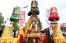 Seorang pelajar mengenakan kostum kreasi dan pakaian adat saat mengikuti karnaval Hari Ulang Tahun (HUT) ke-81 Kemerdekaan Republik Indonesia (RI) di Lhokseumawe, Provinsi Aceh, pada 18 Agustus 2026. (Xinhua)