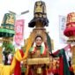
Seorang pelajar mengenakan kostum kreasi dan pakaian adat saat mengikuti karnaval Hari Ulang Tahun (HUT) ke-81 Kemerdekaan Republik Indonesia (RI) di Lhokseumawe, Provinsi Aceh, pada 18 Agustus 2026. (Xinhua)