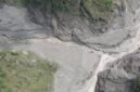 Foto dari udara yang diabadikan menggunakan drone pada 29 Agustus 2026 ini menunjukkan area-area utama yang terdampak tanah longsor di Pelabuhan Gyirong di wilayah Gyirong, Daerah Otonom Xizang, Tiongkok barat daya. (Xinhua)