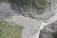 Foto dari udara yang diabadikan menggunakan drone pada 29 Agustus 2026 ini menunjukkan area-area utama yang terdampak tanah longsor di Pelabuhan Gyirong di wilayah Gyirong, Daerah Otonom Xizang, Tiongkok barat daya. (Xinhua)