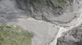 Foto dari udara yang diabadikan menggunakan drone pada 29 Agustus 2026 ini menunjukkan area-area utama yang terdampak tanah longsor di Pelabuhan Gyirong di wilayah Gyirong, Daerah Otonom Xizang, Tiongkok barat daya. (Xinhua)
