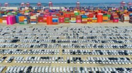 Mobil-mobil yang siap untuk proses pengiriman dan ekspor di kawasan pelabuhan di Nanjing, Provinsi Jiangsu, China timur. (Xin)